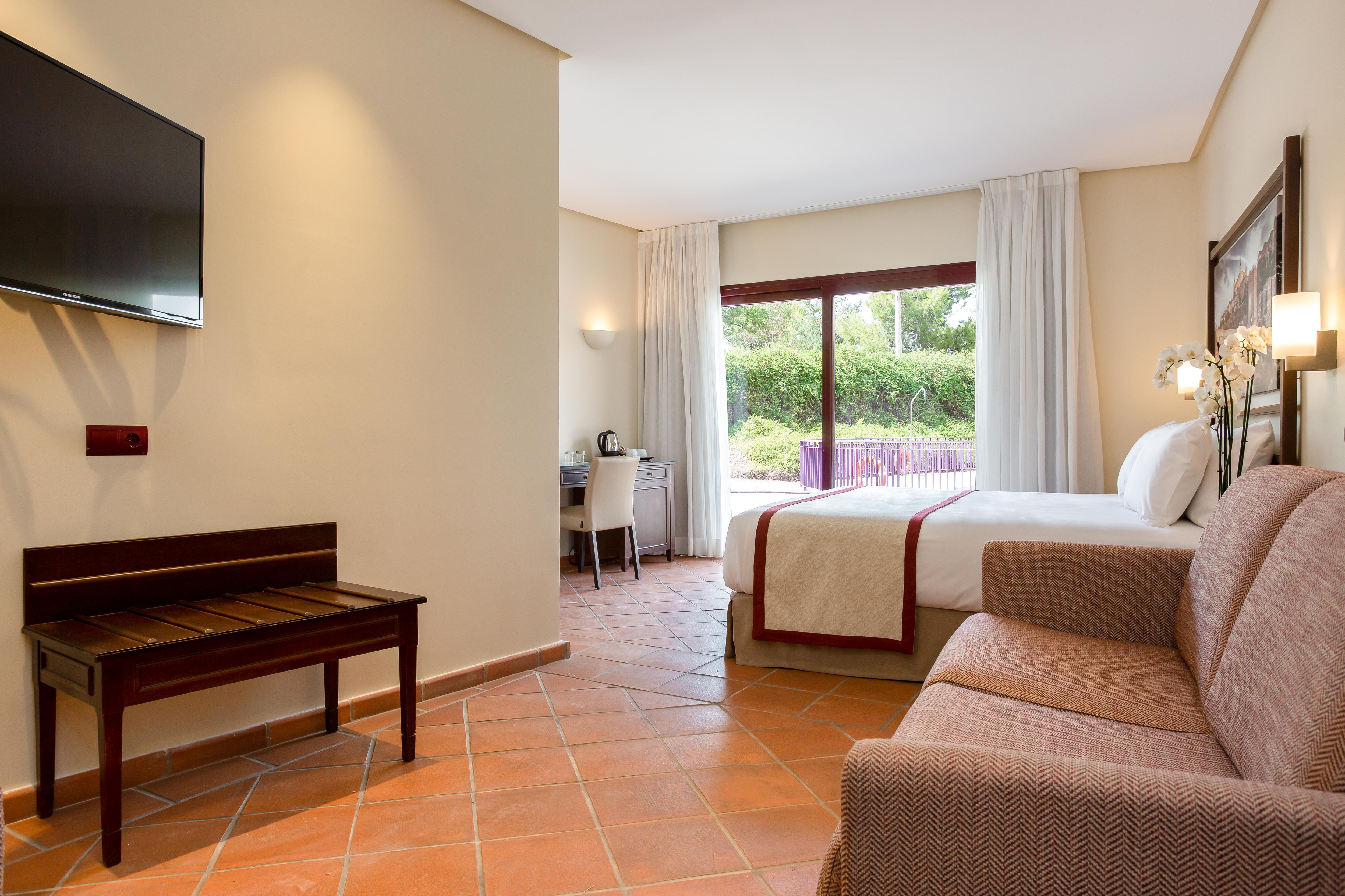 Hotel Exe Golf Layos