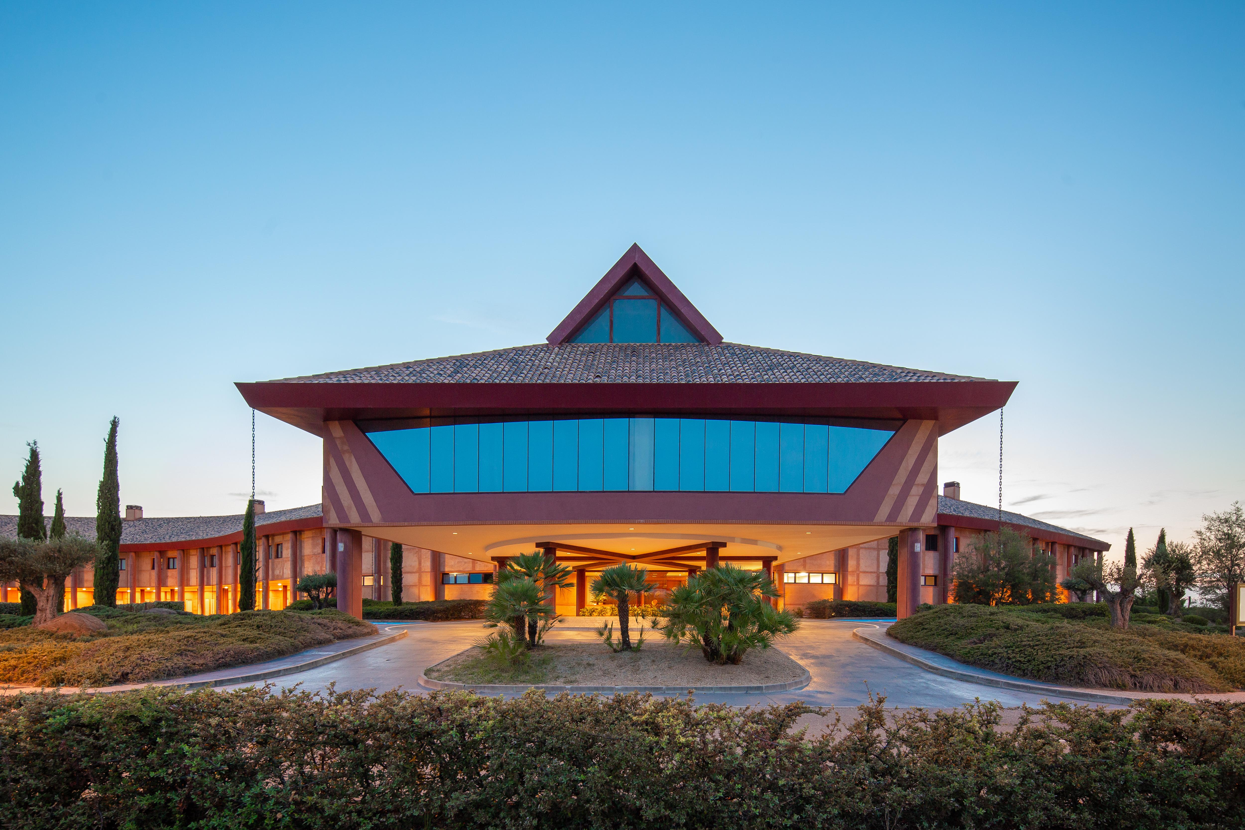 Hotel Exe Golf Layos